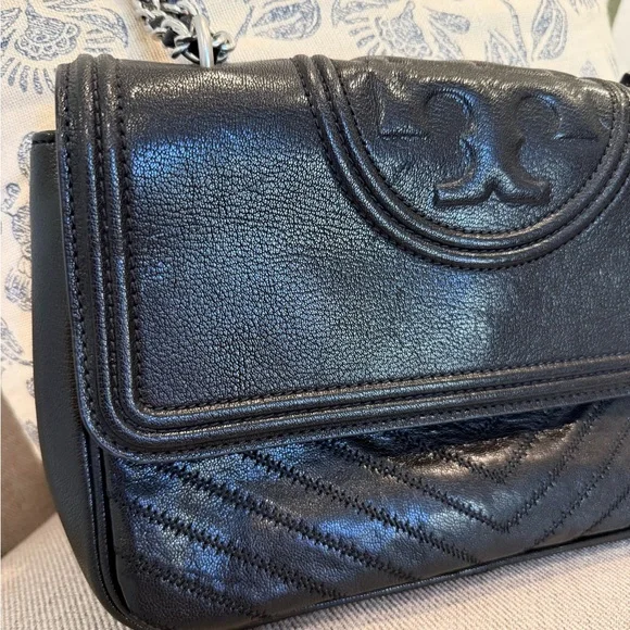 Tory Burch Fleming Shoulder Bag Metallic Black Quilted Leather Silver Chain - Picture 2 of 11